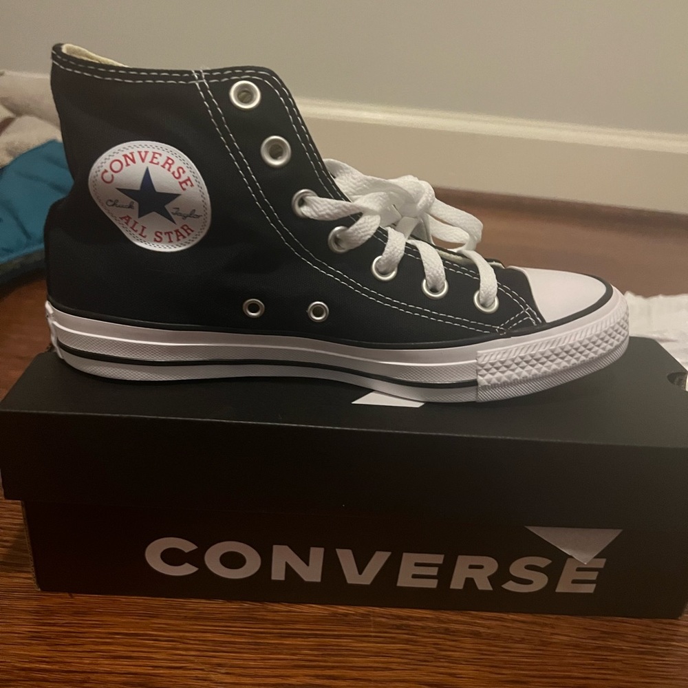 Brand new converse! Size women 7. Black. Comes with box!